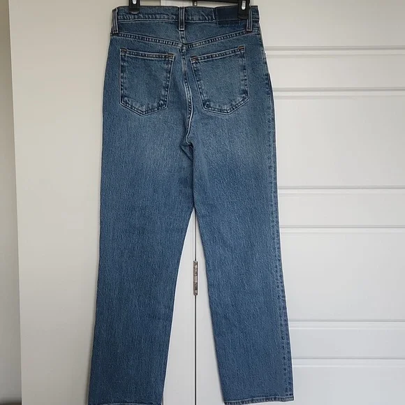 Never been Worn Abercrombie & Fitch Medium Blue Denim Jeans - Picture 2 of 3